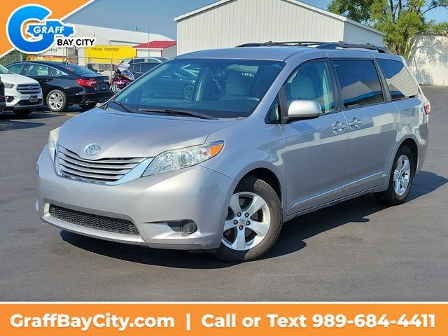 2017 Toyota Sienna LE Auto Access Seat