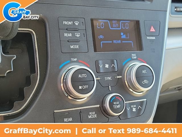 2017 Toyota Sienna LE Auto Access Seat