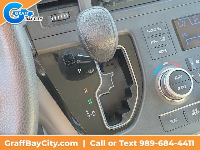 2017 Toyota Sienna LE Auto Access Seat