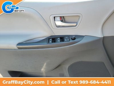 2017 Toyota Sienna LE Auto Access Seat