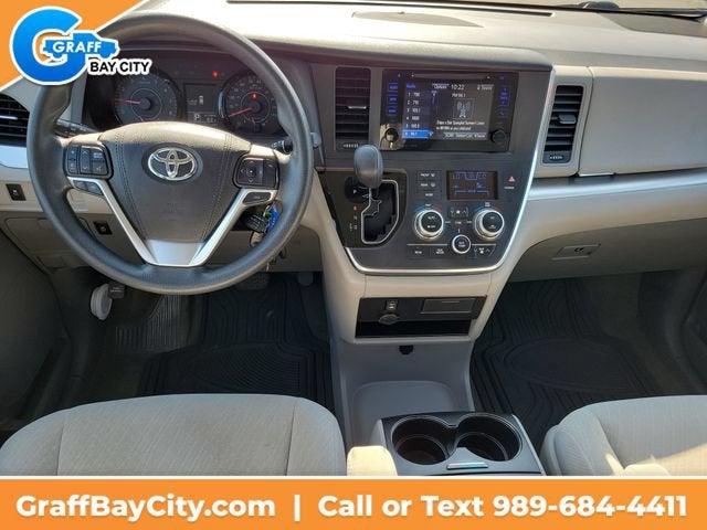 2017 Toyota Sienna LE Auto Access Seat