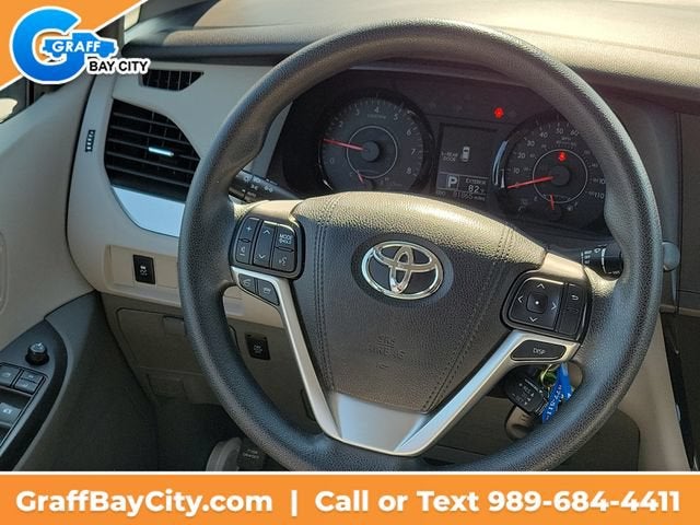 2017 Toyota Sienna LE Auto Access Seat