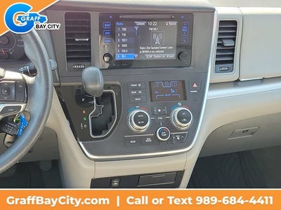 2017 Toyota Sienna LE Auto Access Seat