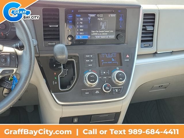 2017 Toyota Sienna LE Auto Access Seat