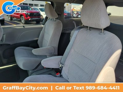 2017 Toyota Sienna LE Auto Access Seat