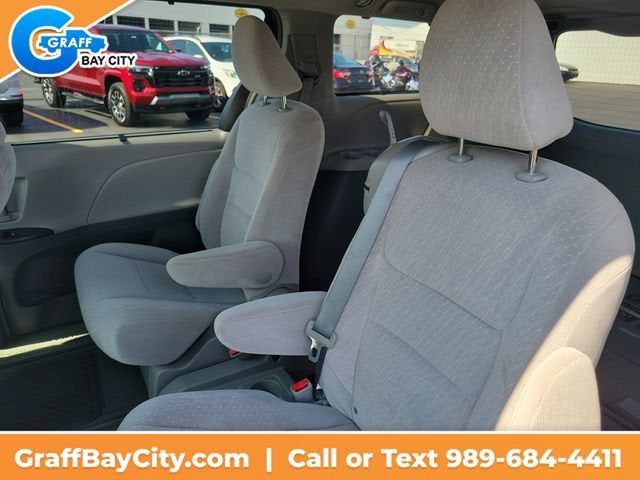 2017 Toyota Sienna LE Auto Access Seat