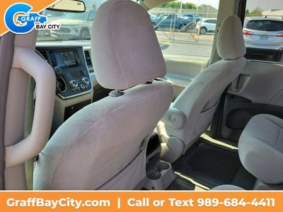 2017 Toyota Sienna LE Auto Access Seat