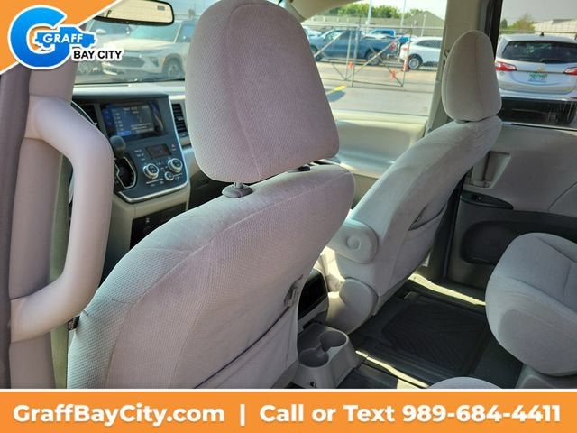 2017 Toyota Sienna LE Auto Access Seat