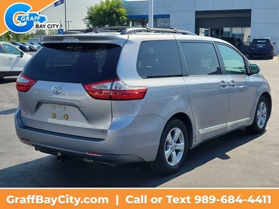 2017 Toyota Sienna LE Auto Access Seat